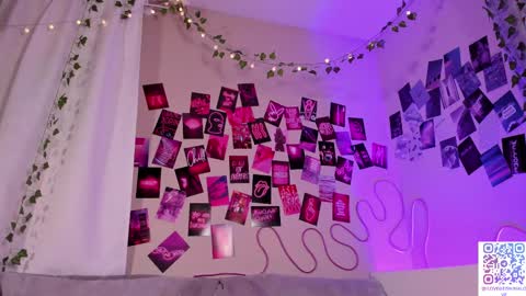 Snapshot of luckysexydoll chatting on 02.16.25 Alisa online show from 02.16.25