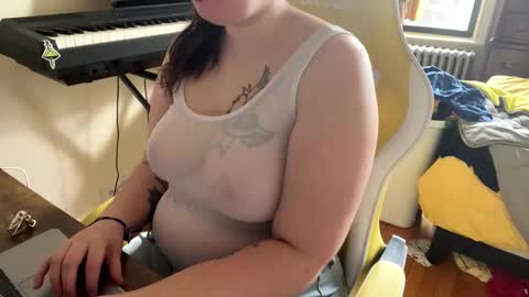 Snapshot of luckysucks chatting on 11.16.25 Lucky online show from 11.16.25