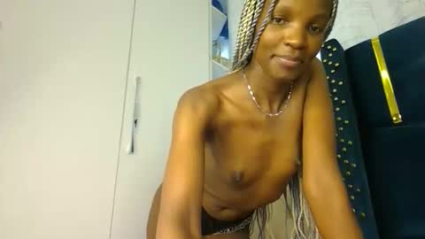 Snapshot of luckyy003 chatting on 12.01.25 brielle online show from 12.01.25