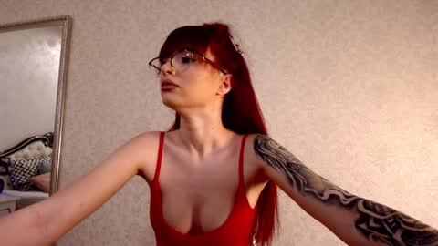 Snapshot of luckyymia chatting on 12.18.24 Mia online show from 12.18.24