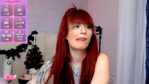 Snapshot of luckyymia chatting on 01.06.25 Mia online show from 01.06.25