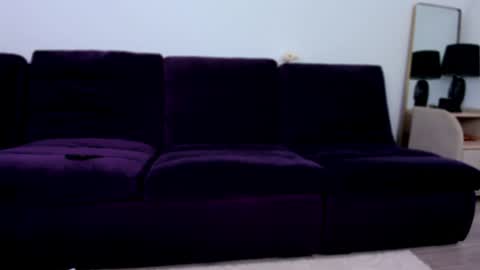 Snapshot of luckyymia chatting on 02.05.25 Mia online show from 02.05.25