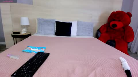 Snapshot of luckyymia chatting on 03.05.25 Mia online show from 03.05.25