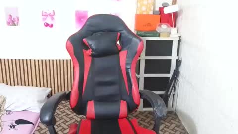 Snapshot of lucsin chatting on 04.19.26 lucsin online show from 04.19.26
