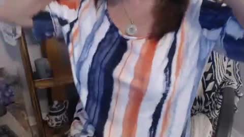 Snapshot of lucy_0000 chatting on 11.17.25 lucy_0000 online show from 11.17.25