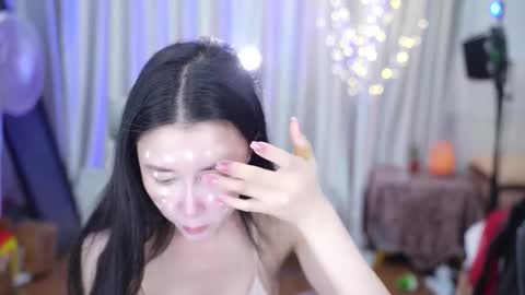 Snapshot of lucy__bb chatting on 12.23.25 Lucy online show from 12.23.25