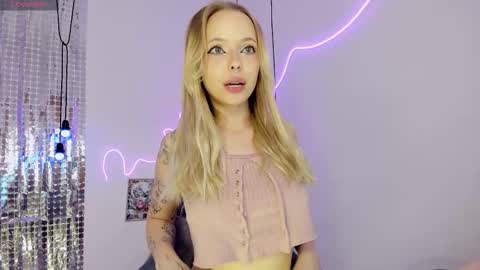 Snapshot of lucy__loy chatting on 11.20.25 Lucy online show from 11.20.25