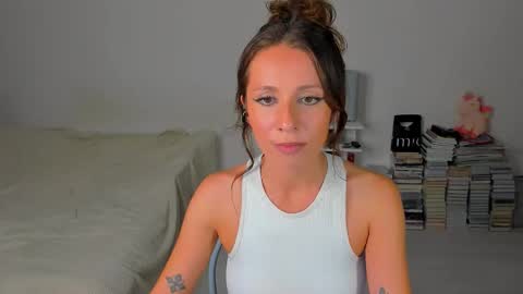 Snapshot of lucy__ray chatting on 09.16.25 lucy__ray online show from 09.16.25
