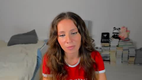 Snapshot of lucy__ray chatting on 09.17.25 lucy__ray online show from 09.17.25