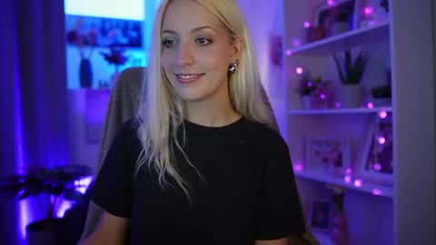 Snapshot of lucy_cutie_ chatting on 07.17.26 Cutie Lucy online show from 07.17.26