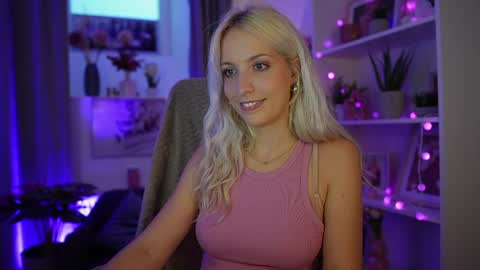 Snapshot of lucy_cutie_ chatting on 07.24.26 Cutie Lucy online show from 07.24.26