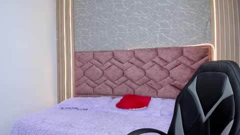 Snapshot of lucy_greys_ chatting on 03.05.25 Lucy Greys online show from 03.05.25