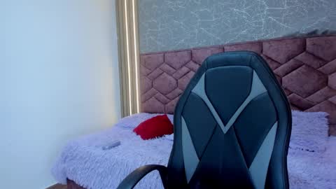 Snapshot of lucy_greys_ chatting on 03.12.25 Lucy Greys online show from 03.12.25