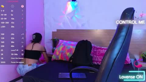 Snapshot of lucy_greys_ chatting on 09.09.25 Lucy Greys online show from 09.09.25