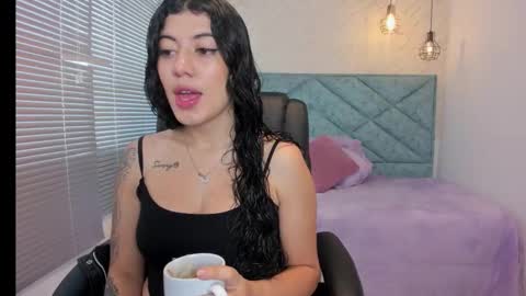 Snapshot of lucy_greys_ chatting on 11.13.25 Lucy Greys online show from 11.13.25