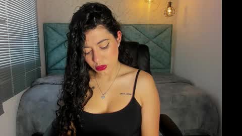 Snapshot of lucy_greys_ chatting on 11.27.25 Lucy Greys online show from 11.27.25