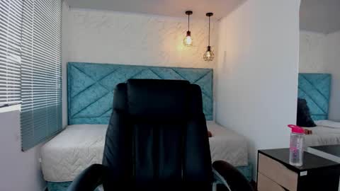 Lucy Greys online show from 12.22.25