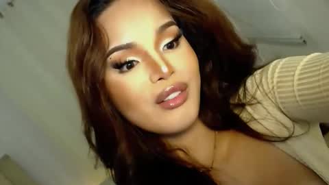 Snapshot of lucy_heartfiliaxxx chatting on 12.08.24 MONA online show from 12.08.24