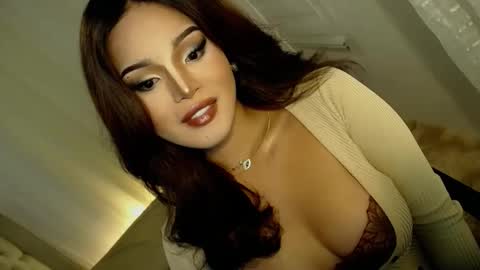 Snapshot of lucy_heartfiliaxxx chatting on 02.04.25 MONA online show from 02.04.25