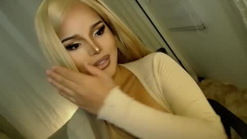 Snapshot of lucy_heartfiliaxxx chatting on 10.13.25 MONA online show from 10.13.25