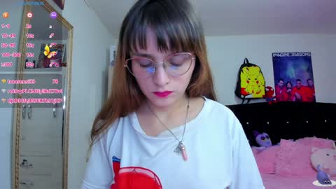 Snapshot of lucy_hess_ chatting on 12.04.24 Lucy online show from 12.04.24