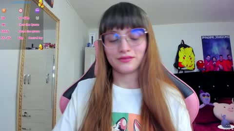 Snapshot of lucy_hess_ chatting on 01.10.25 Lucy online show from 01.10.25
