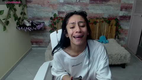 Snapshot of lucy_joi chatting on 01.03.25 Luciana online show from 01.03.25