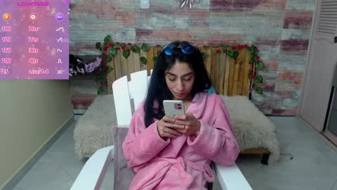 Snapshot of lucy_joi chatting on 01.05.25 Luciana online show from 01.05.25
