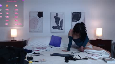 Snapshot of lucy_joi chatting on 01.25.25 Luciana online show from 01.25.25