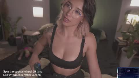 Lucy Alien  online show from 02.22.25