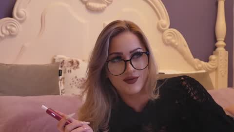 Snapshot of lucylexton chatting on 01.12.25 Lucy Lexton online show from 01.12.25