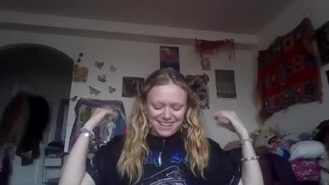 lucylovesflowers online show from 07.28.26