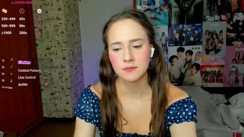 Snapshot of lucyrose33 chatting on 09.29.25 Lucy Rose online show from 09.29.25