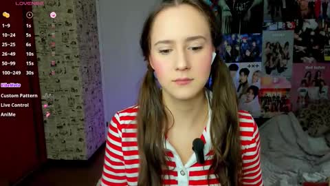 Snapshot of lucyrose33 chatting on 10.01.25 Lucy Rose online show from 10.01.25