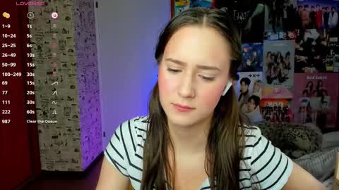 Snapshot of lucyrose33 chatting on 10.02.25 Lucy Rose online show from 10.02.25