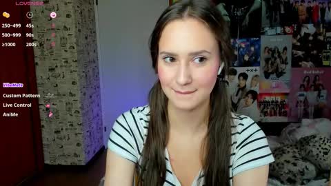 Snapshot of lucyrose33 chatting on 10.03.25 Lucy Rose online show from 10.03.25