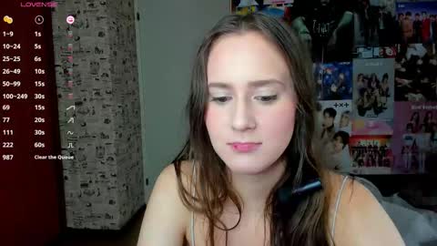 Snapshot of lucyrose33 chatting on 10.08.25 Lucy Rose online show from 10.08.25