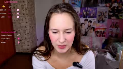 Snapshot of lucyrose33 chatting on 11.04.25 Lucy Rose online show from 11.04.25