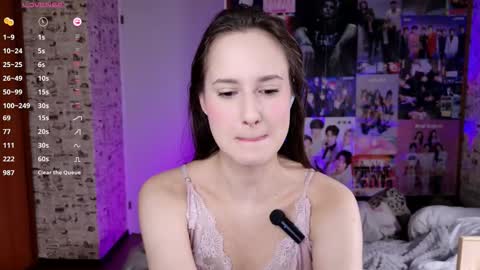 Snapshot of lucyrose33 chatting on 11.13.25 Lucy Rose online show from 11.13.25