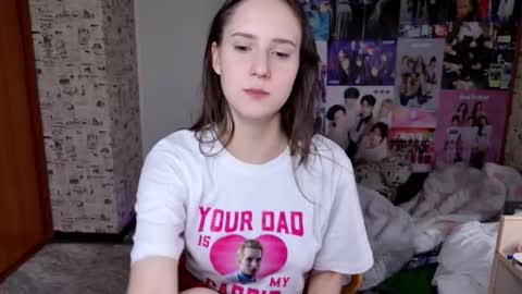 Snapshot of lucyrose33 chatting on 11.20.25 Lucy Rose online show from 11.20.25