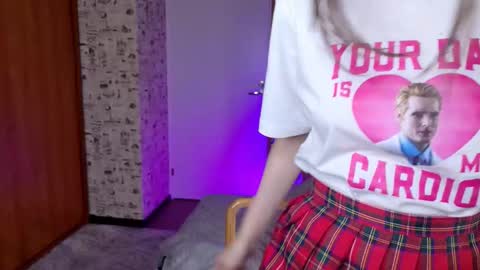 Snapshot of lucyrose33 chatting on 12.01.25 Lucy Rose online show from 12.01.25