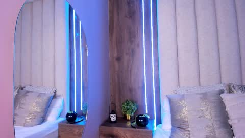 Snapshot of lucysalvatore chatting on 11.01.25 Lucy online show from 11.01.25