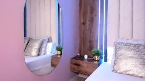 Snapshot of lucysalvatore chatting on 11.11.25 Lucy online show from 11.11.25