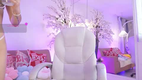 lucyweisser online show from 03.18.26