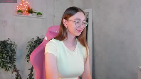 Snapshot of lucyy_green chatting on 06.23.26 Lucy online show from 06.23.26