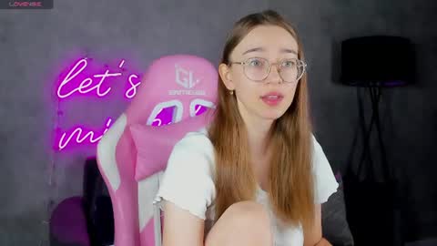 Snapshot of lucyy_green chatting on 06.29.26 Lucy online show from 06.29.26