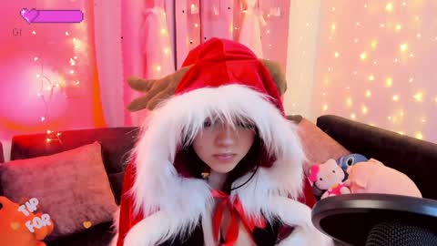 Snapshot of lucyy_peach chatting on 12.24.24 LUCYY FROM HOME  online show from 12.24.24