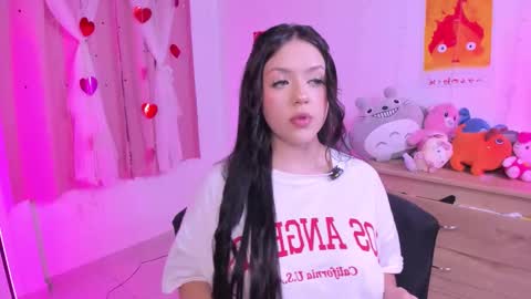 Snapshot of lucyy_peach chatting on 09.22.25 LUCYY FROM HOME  online show from 09.22.25