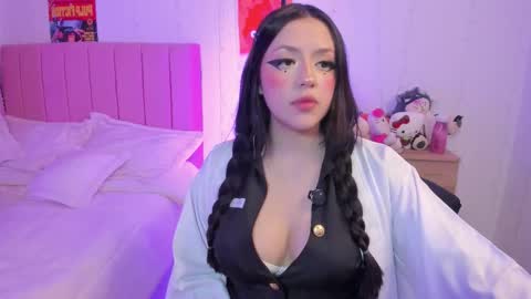 Snapshot of lucyy_peach chatting on 10.09.25 LUCYY FROM HOME  online show from 10.09.25