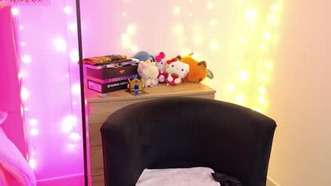 LUCYY FROM HOME  online show from 11.11.25